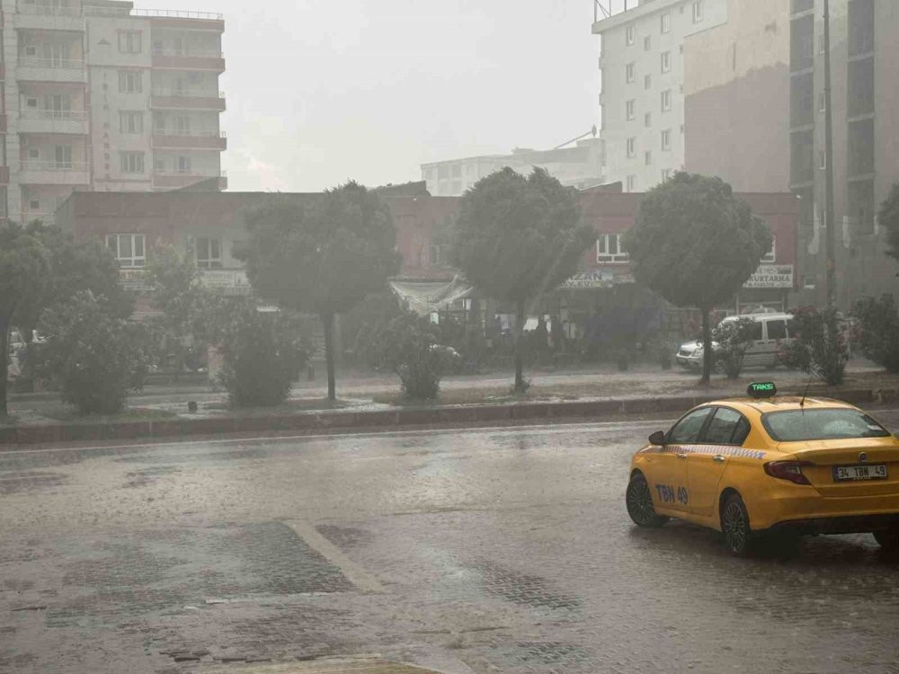Batman’da dolu kabusu: Balkon kapısını mermi gibi deldi!