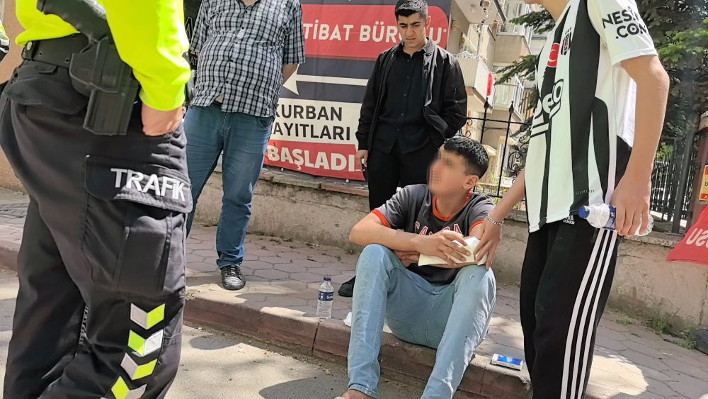 Kaldırımda yürürken bıçaklı saldırıya uğradı