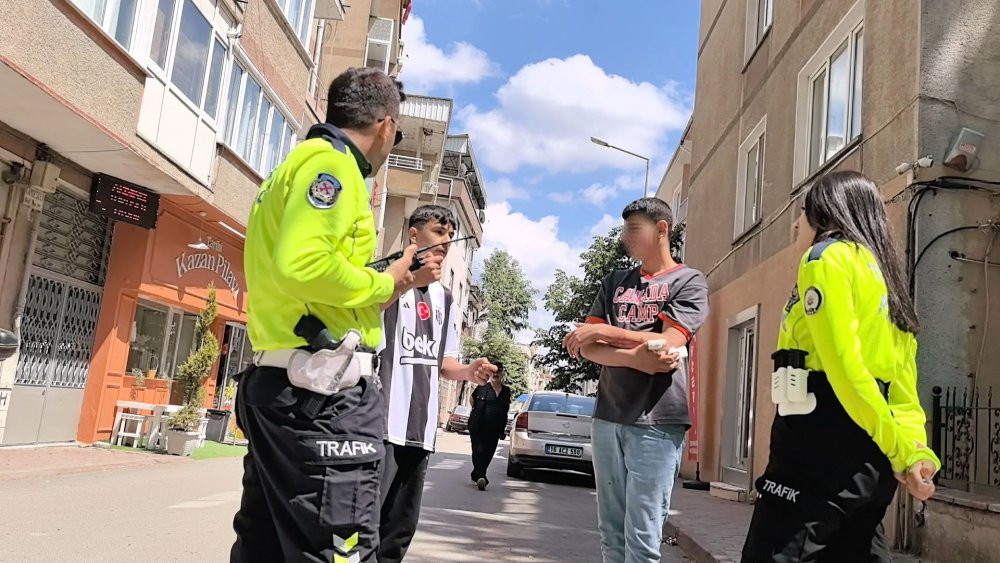 Kaldırımda yürürken bıçaklı saldırıya uğradı