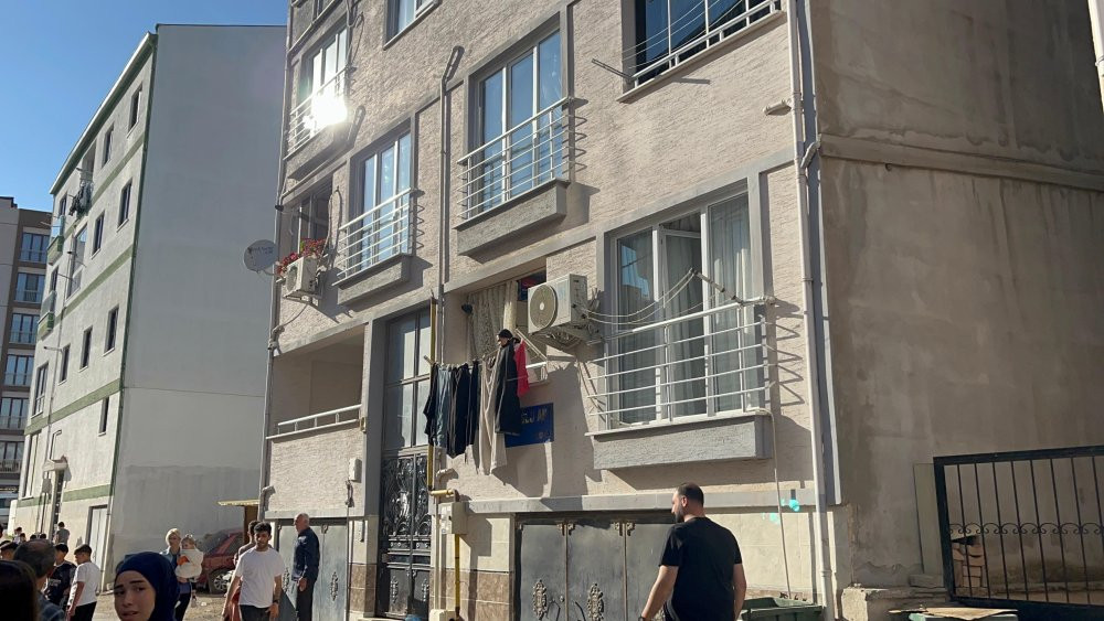 Komşuların çöp kavgası sokağı savaş alanına çevirdi!