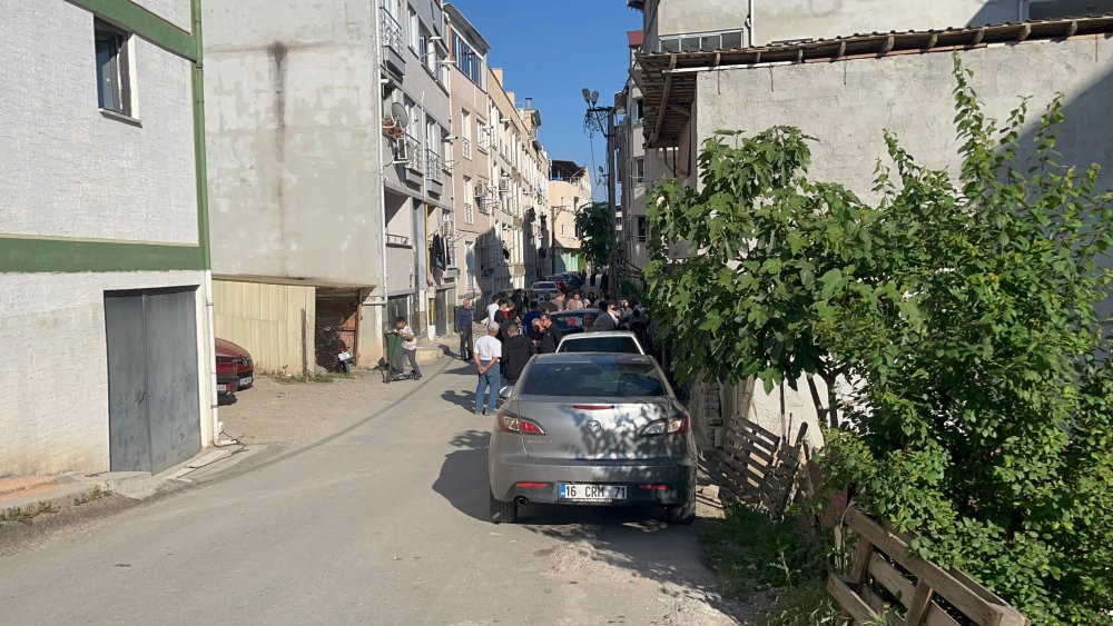 Komşuların çöp kavgası sokağı savaş alanına çevirdi!