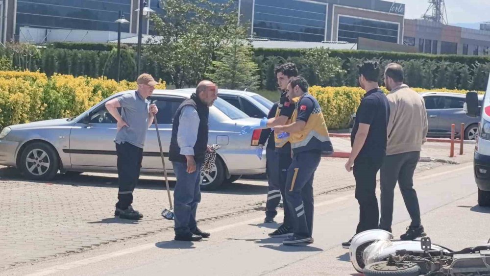 Bursa’da kaza! Motosikletli sürücü şoka girdi: Ekipler dakikalarca ikna edemedi