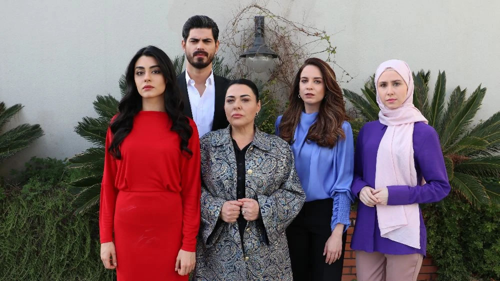 gelin-dizisinin-alkisi-hak-eden-basarisi.jpg