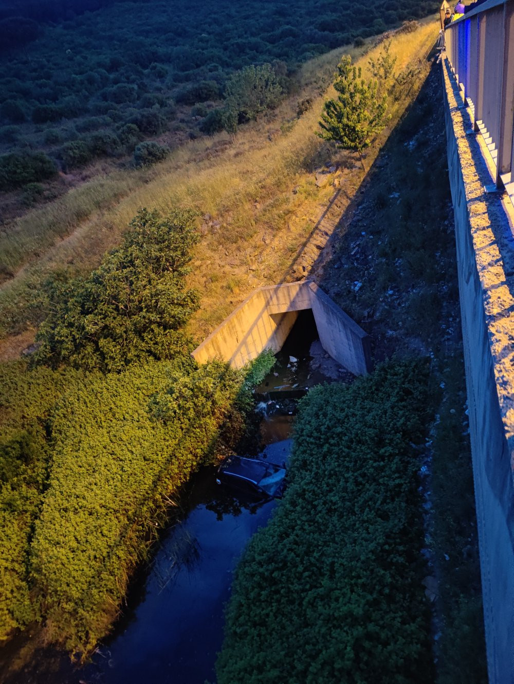 Maltepe’de korkunç kaza! Araç sulara gömüldü