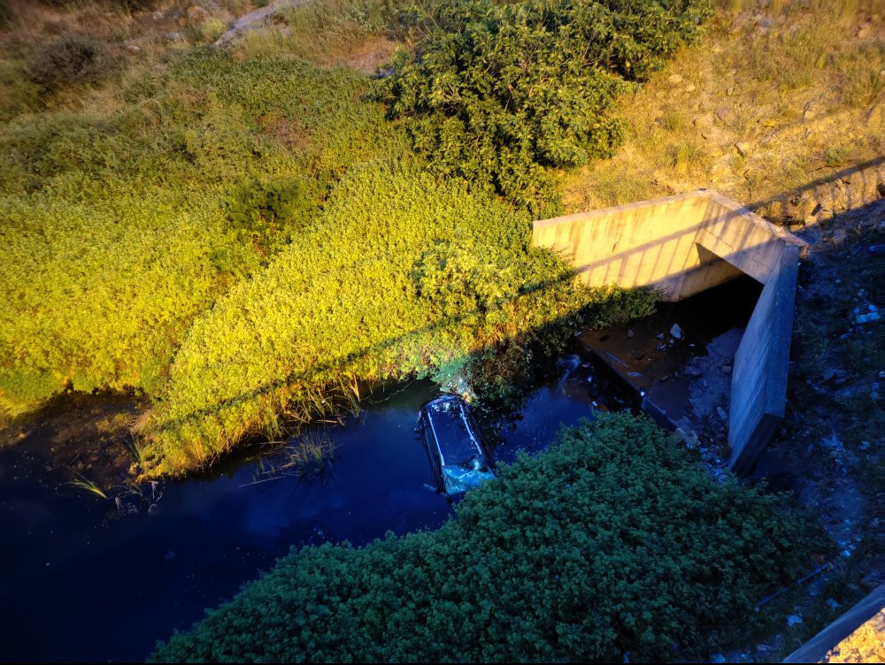 Maltepe’de korkunç kaza! Araç sulara gömüldü