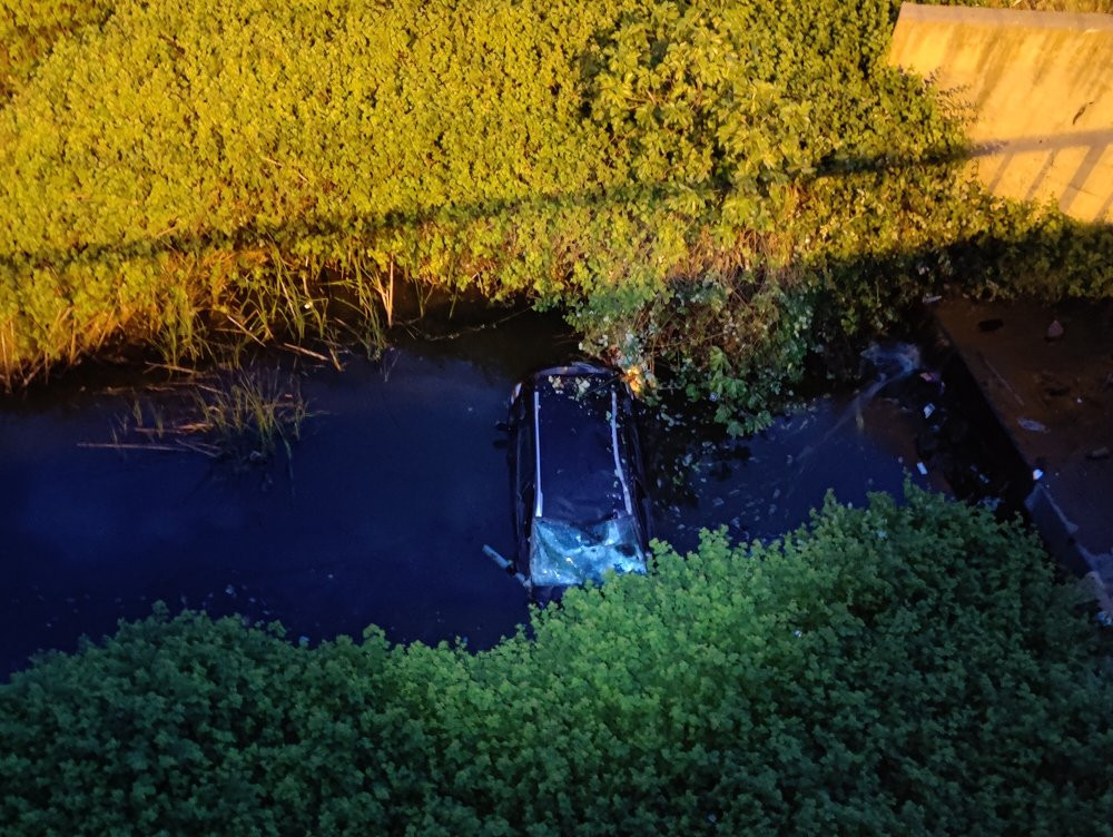 Maltepe’de korkunç kaza! Araç sulara gömüldü