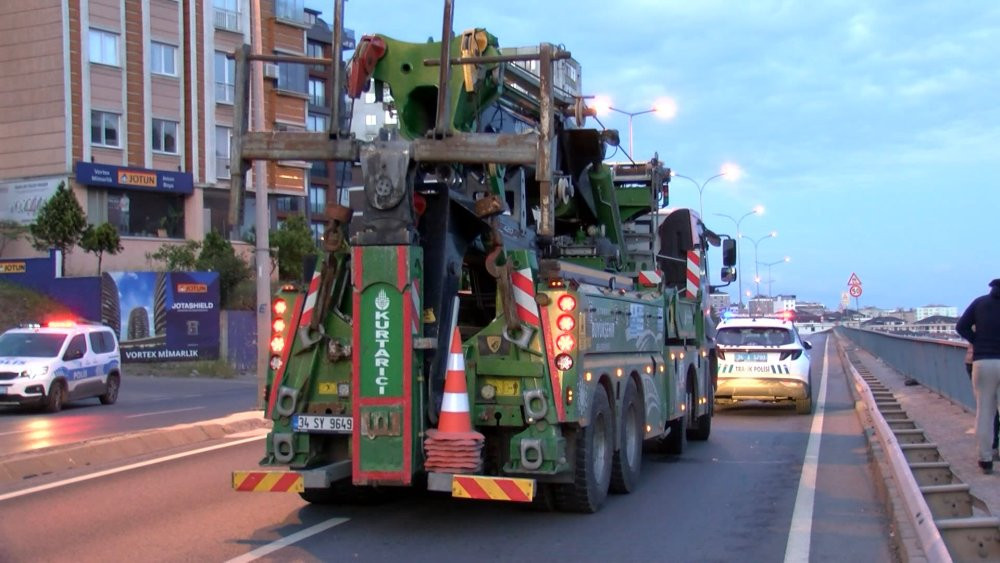Maltepe’de korkunç kaza! Araç sulara gömüldü