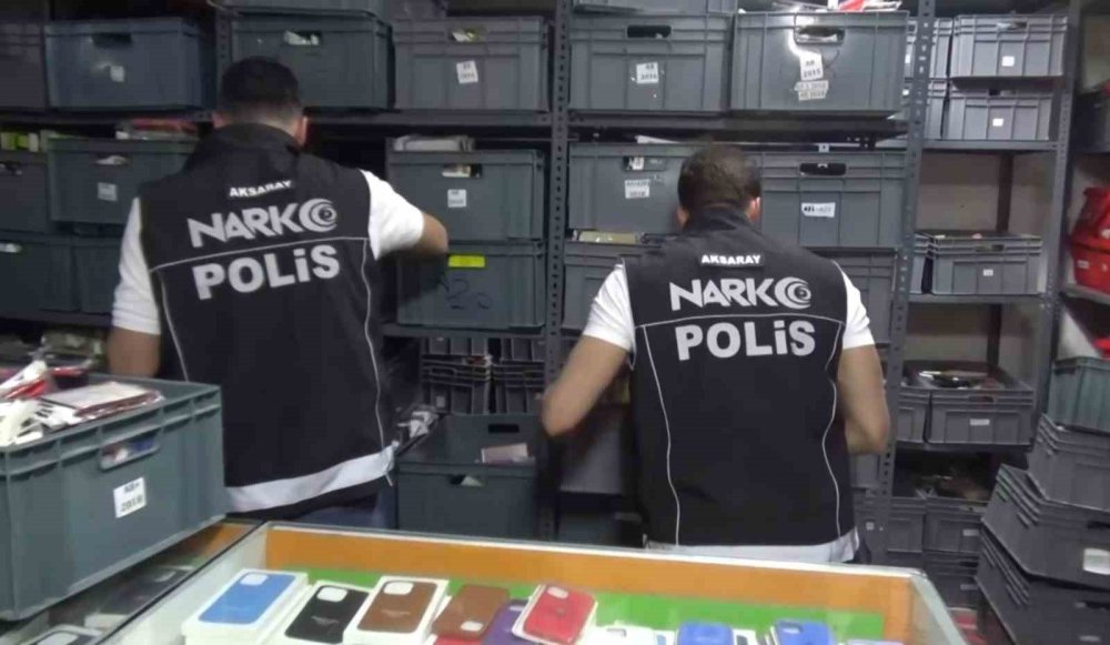 Telefon ve uyuşturucu kaçakçısı yakalandı
