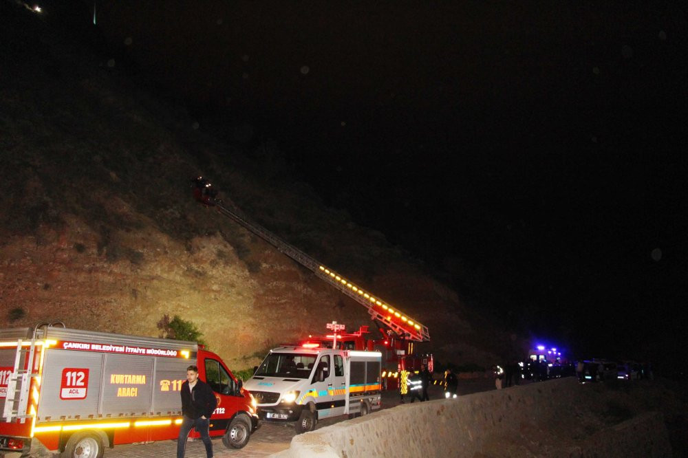 Uçurumunda korku dolu anlar! Kalede can pazarı