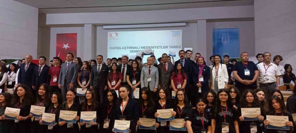 Anadolu Lisesi’nden bilimsel başarı