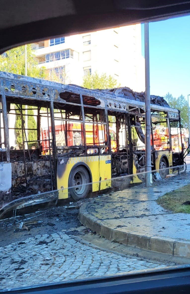 Başakşehir’de İETT otobüsü alev alev yandı