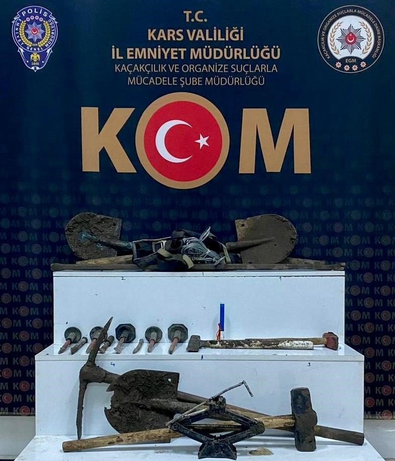 Definecilerin hedefinde Kars Kalesi vardı! Tarihi alanda kazı yapanlar yakalandı