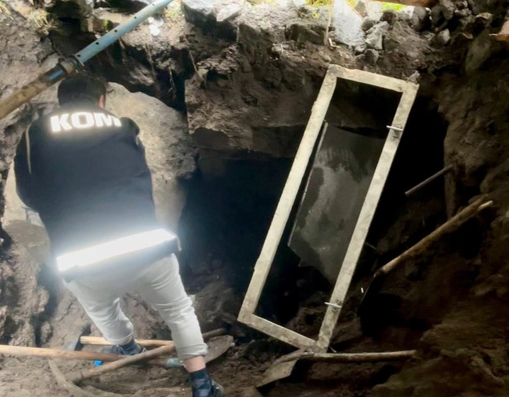 Definecilerin hedefinde Kars Kalesi vardı! Tarihi alanda kazı yapanlar yakalandı