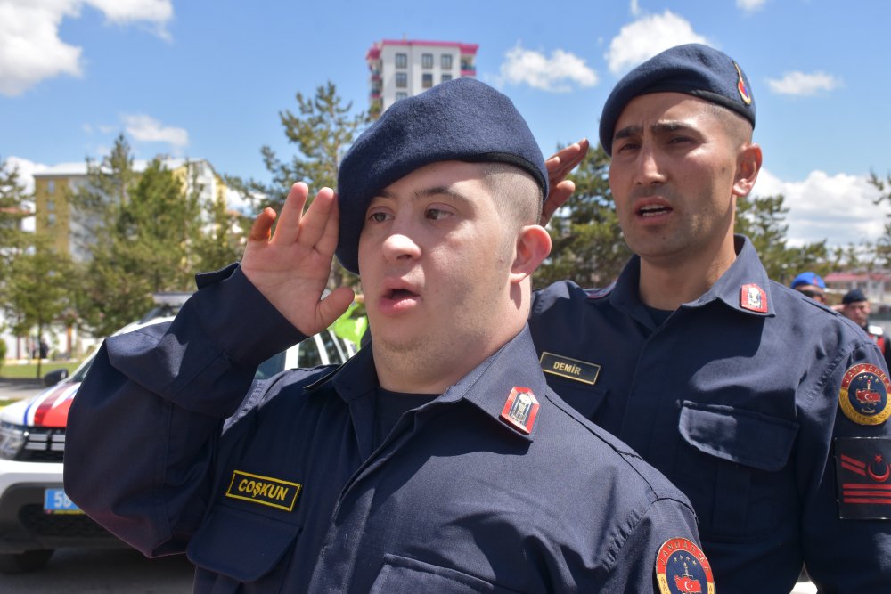 Sivas'ta engelli bireylerin askerlik heyecanı