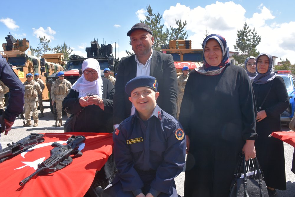 Sivas'ta engelli bireylerin askerlik heyecanı