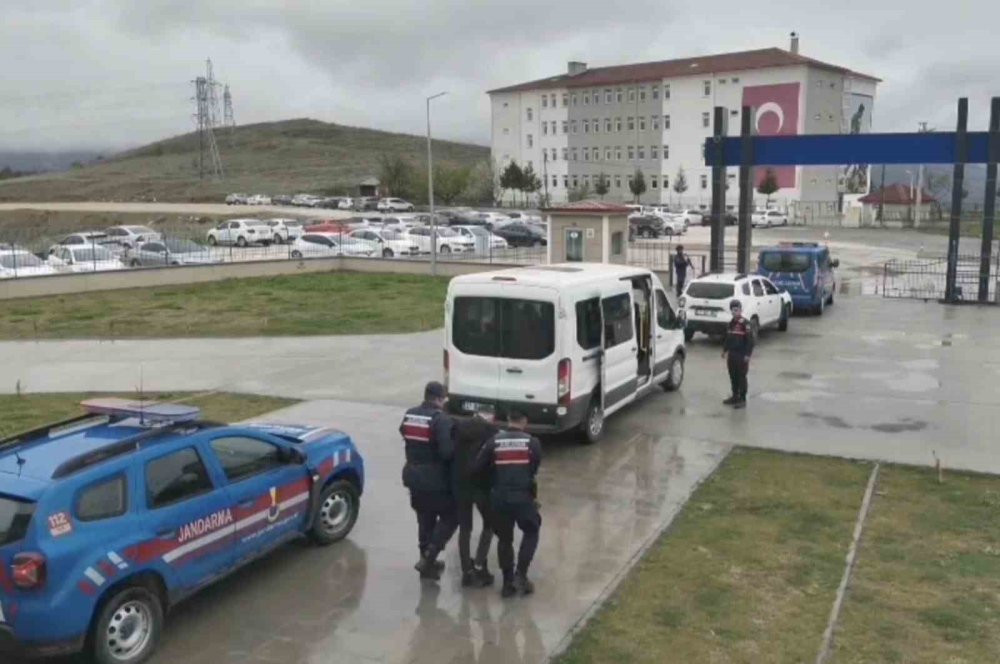 Oltalama yöntemiyle vatandaşları soydular: Çete çökertildi