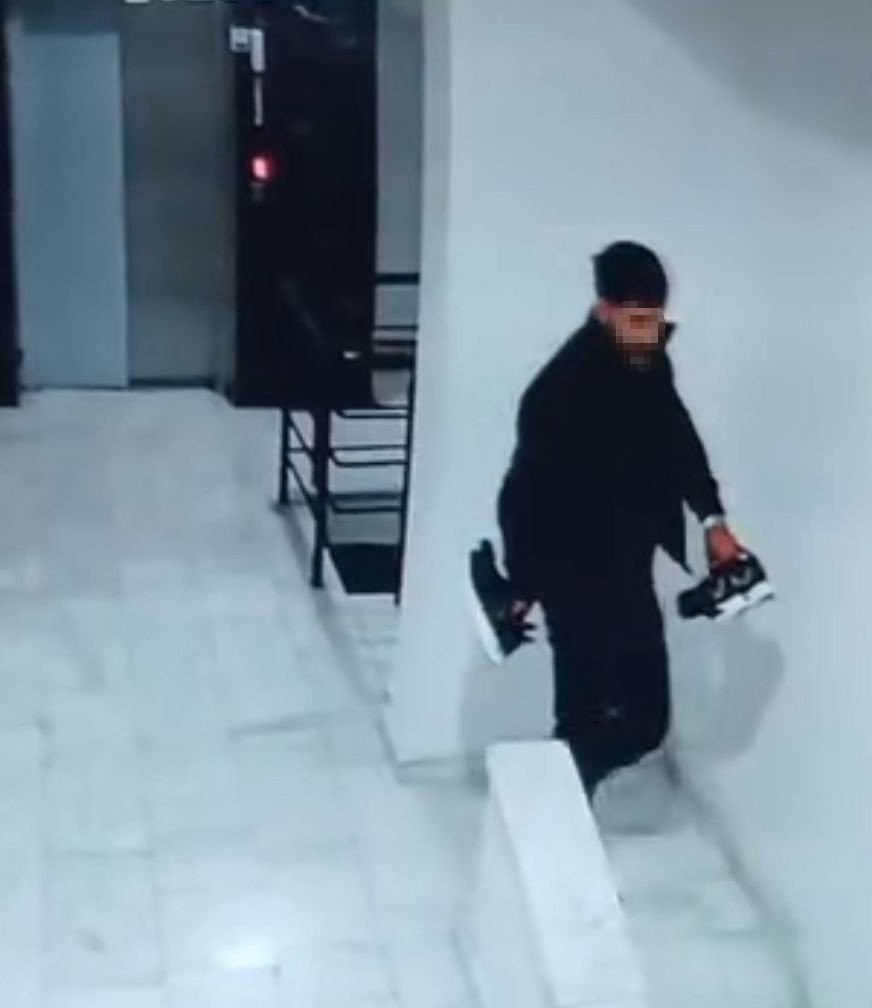 Elazığ’da ayakkabı hırsızları kameraya yakalandı