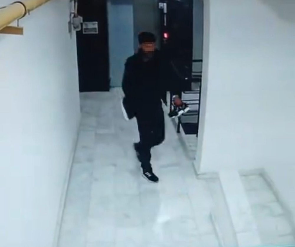 Elazığ’da ayakkabı hırsızları kameraya yakalandı