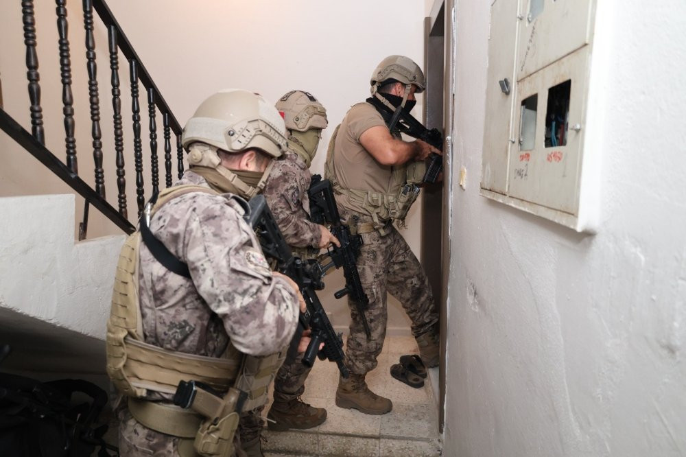 İllegal bahis şebekesine darbe! 33 kişi yakalandı