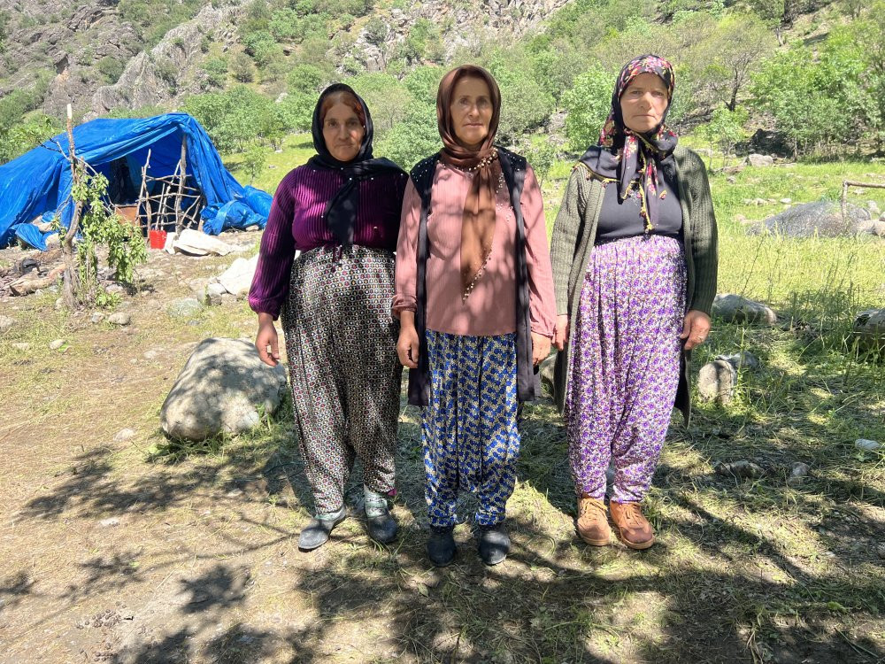 Kadınların tehlikeli yol çilesi! Süt için sarp yolları aşıyorlar