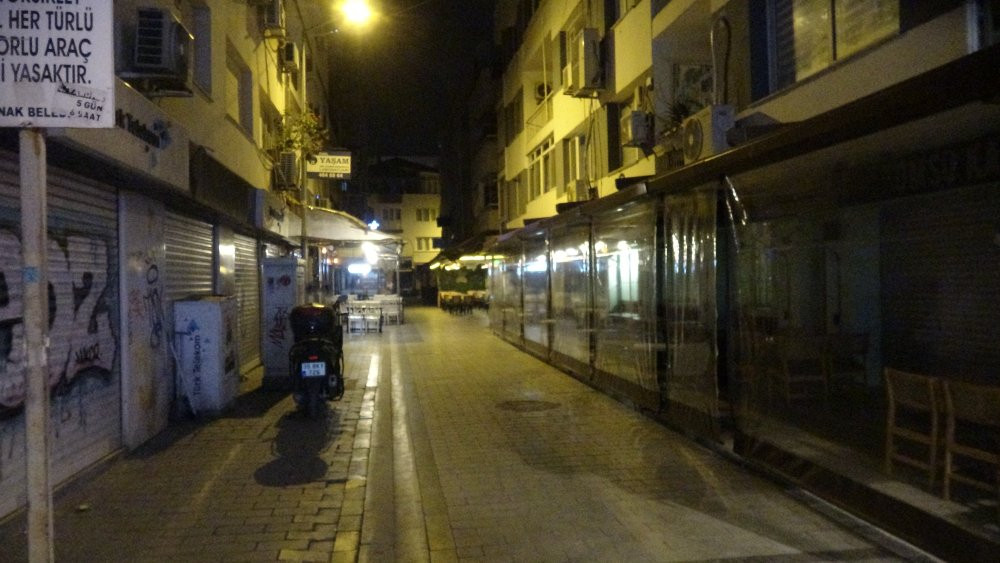 Konak’ta kanlı gece: İşletmeci vuruldu