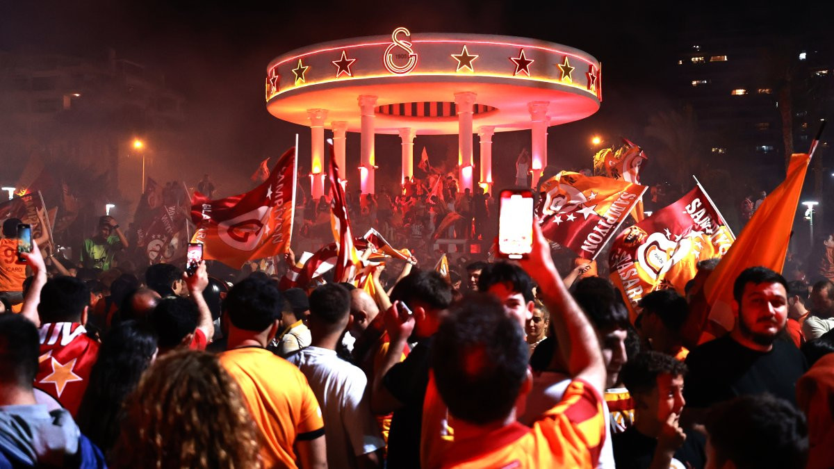 aa-20250518-38001502-38001495-galatasarayin-sampiyonlugu-mersinde-kutlandi-1.jpg