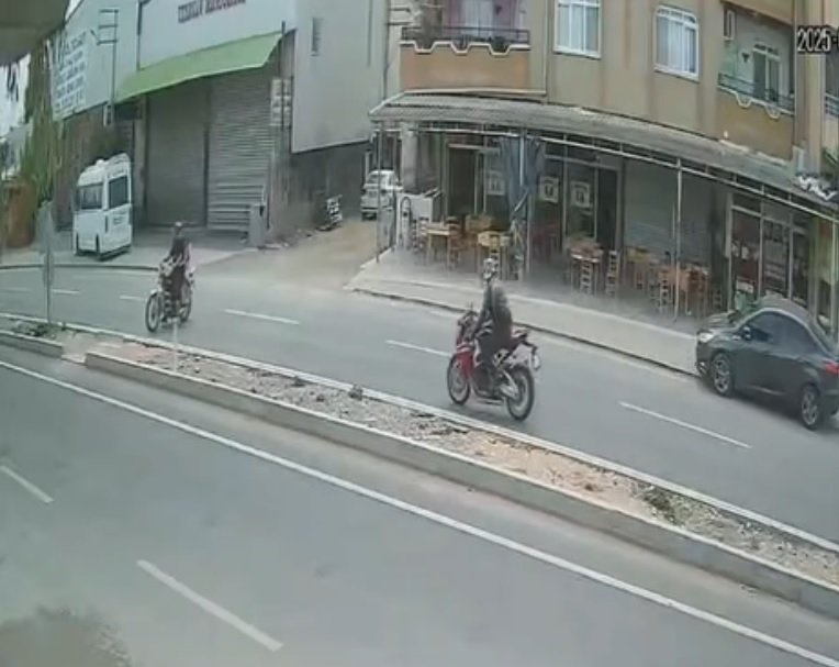 Adana’da Motosikletler çarpıştı! Metrelerce savruldular: 1ölü