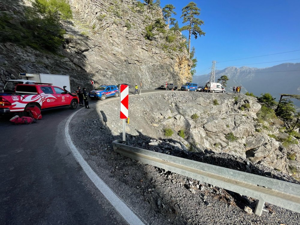 Alanya’da otomobil uçuruma yuvarlandı: Bir ölü, bir yaralı!