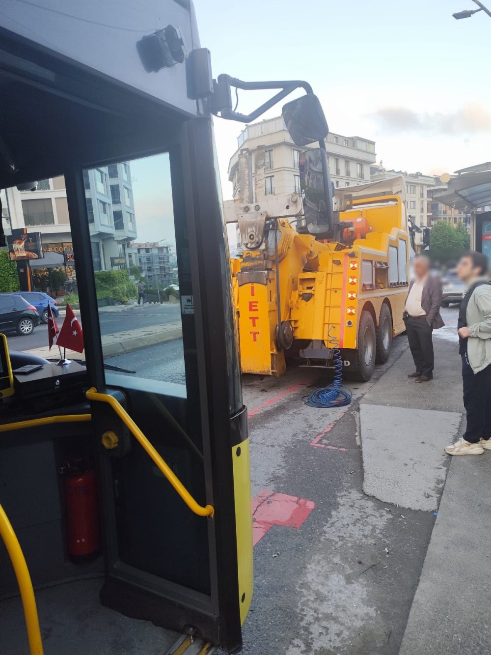 Arızalı otobüs Üsküdar’ı karıştırdı