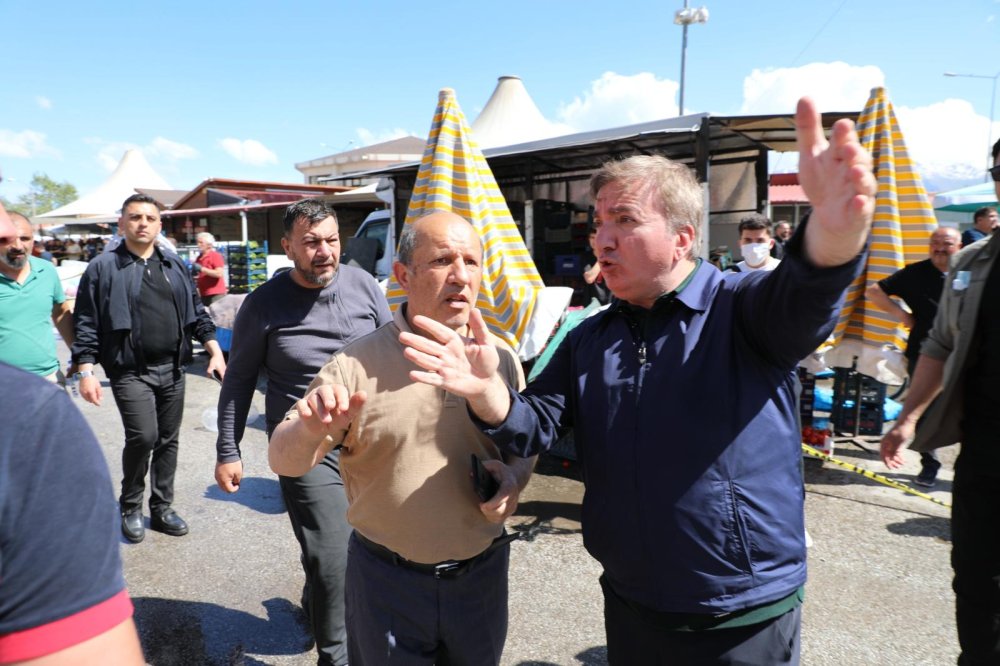 Erzincan Buğday Meydanı alevler içinde! Lokantada başladı, 20 dükkana sıçradı: İtfaiye ve esnaf seferber oldu