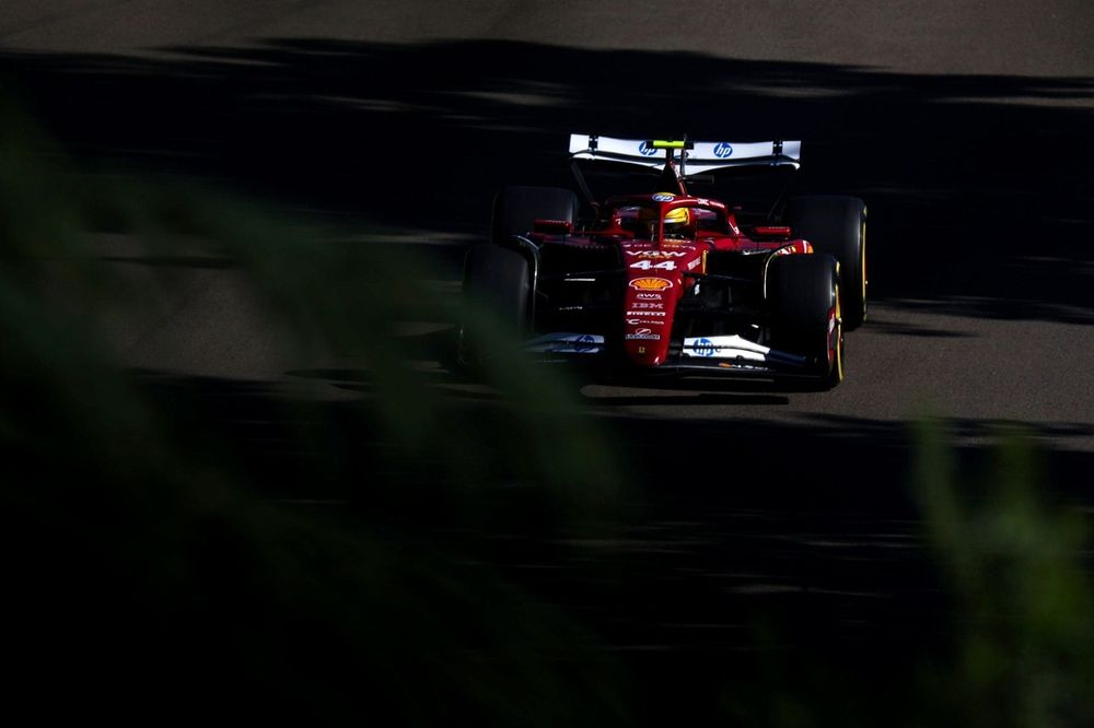 lewis-hamilton-ferrari.jpg