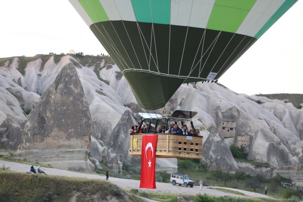 Kapadokya'da 19 Mayıs coşkusu! Sıcak hava balonları gökyüzüne süzüldü