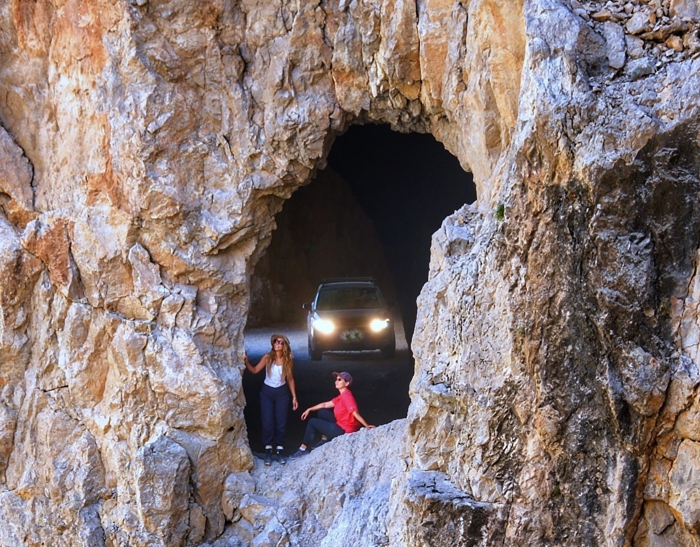kemaliye-tas-yolunda-tir-sikisti-ulasim-felc-oldu-yenicag1.jpg
