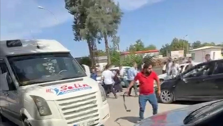 Adliye binası önünde akraba ailelerin kavgası: 5 yaralı, 7 gözaltı