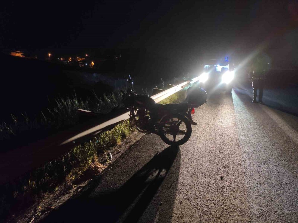 Bariyerler arasında unutulan motosikletin sırrı