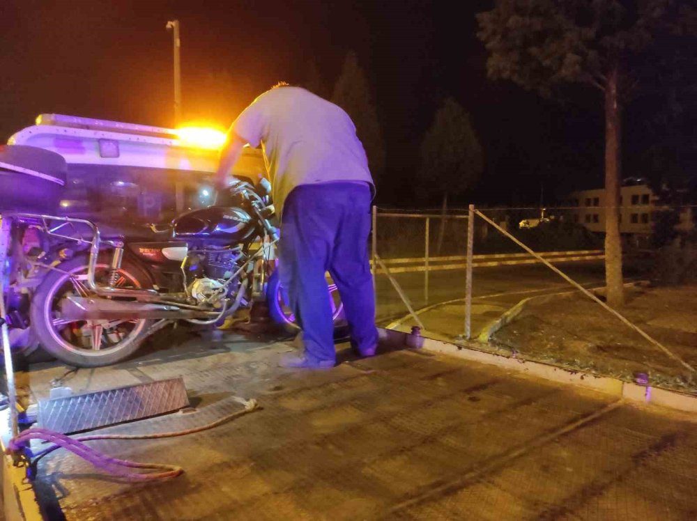 Bariyerler arasında unutulan motosikletin sırrı