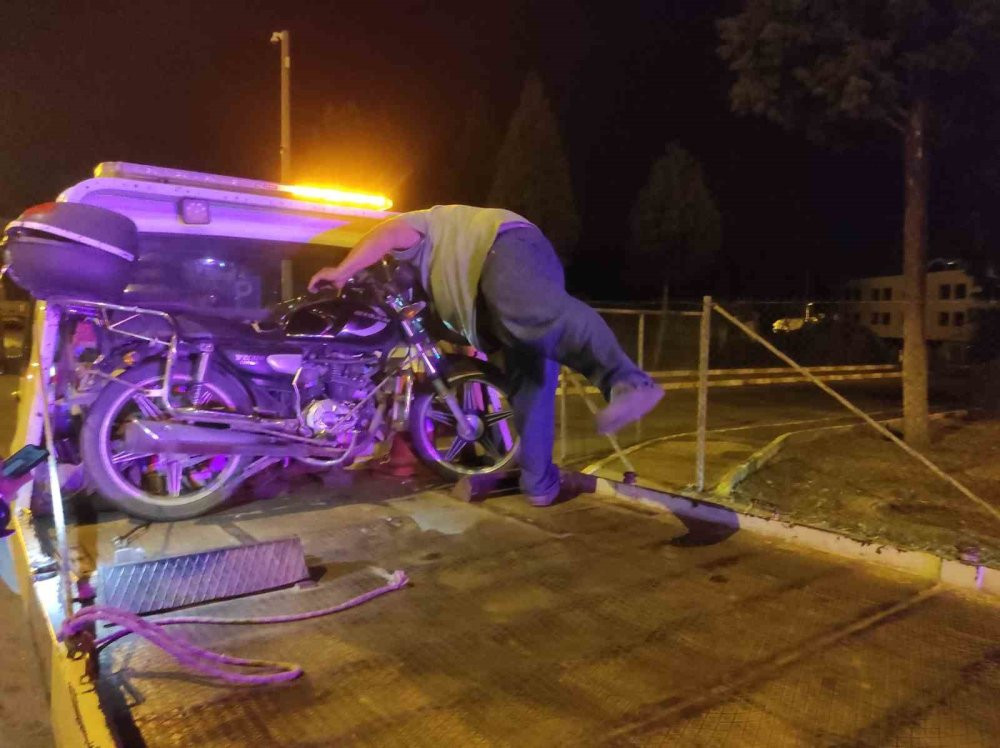 Bariyerler arasında unutulan motosikletin sırrı