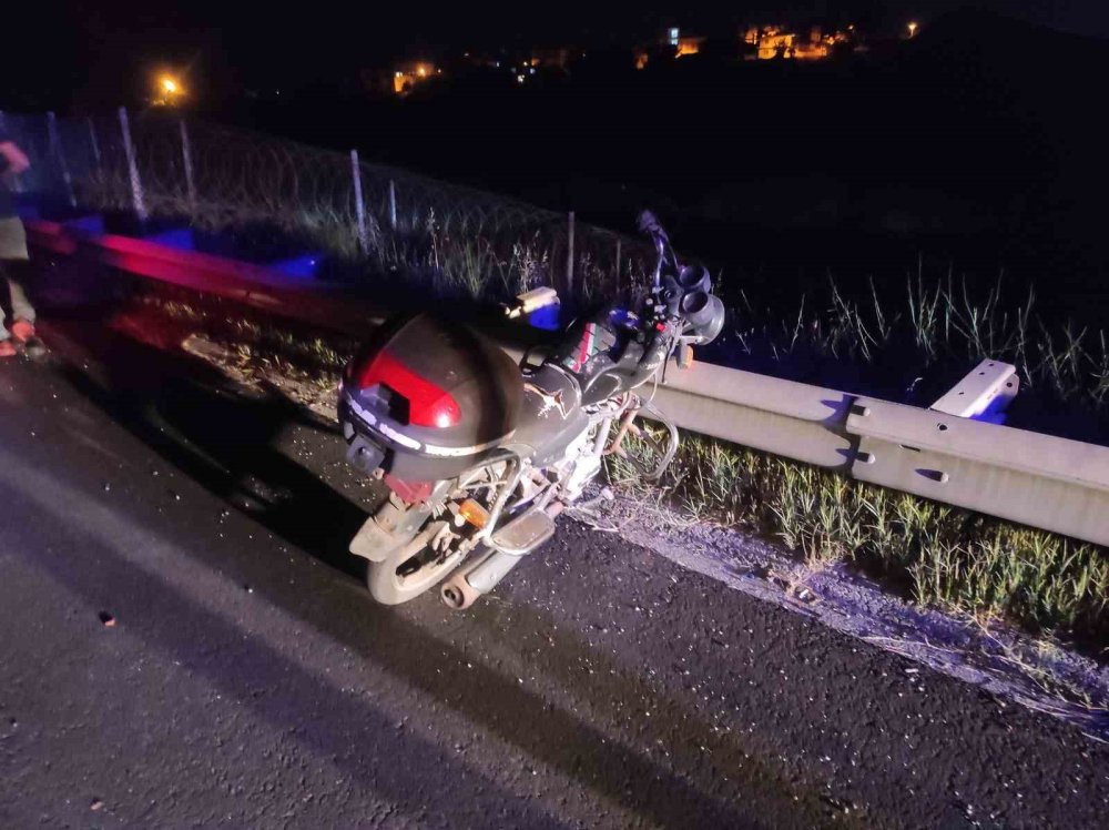 Bariyerler arasında unutulan motosikletin sırrı