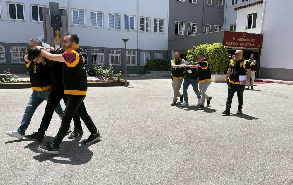 Eski sevgili öfkesi kafeyi kurşunladılar