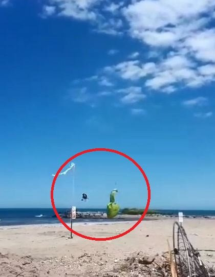 Giresun’da gösteri uçuşunda şok kaza! Paramotor denize çakıldı