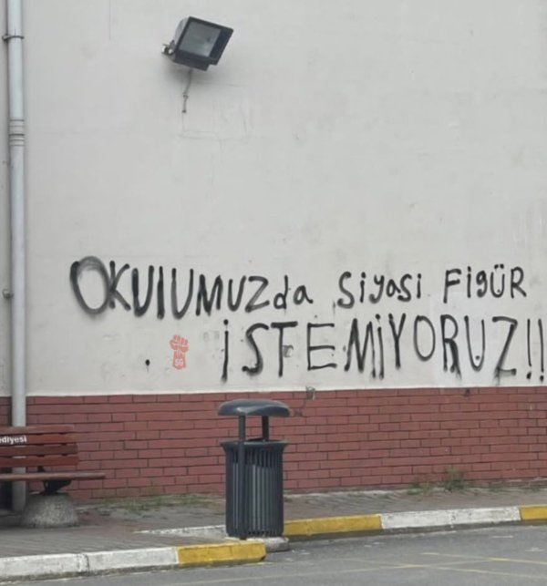 grzjzwdxuaarbrd.jpeg