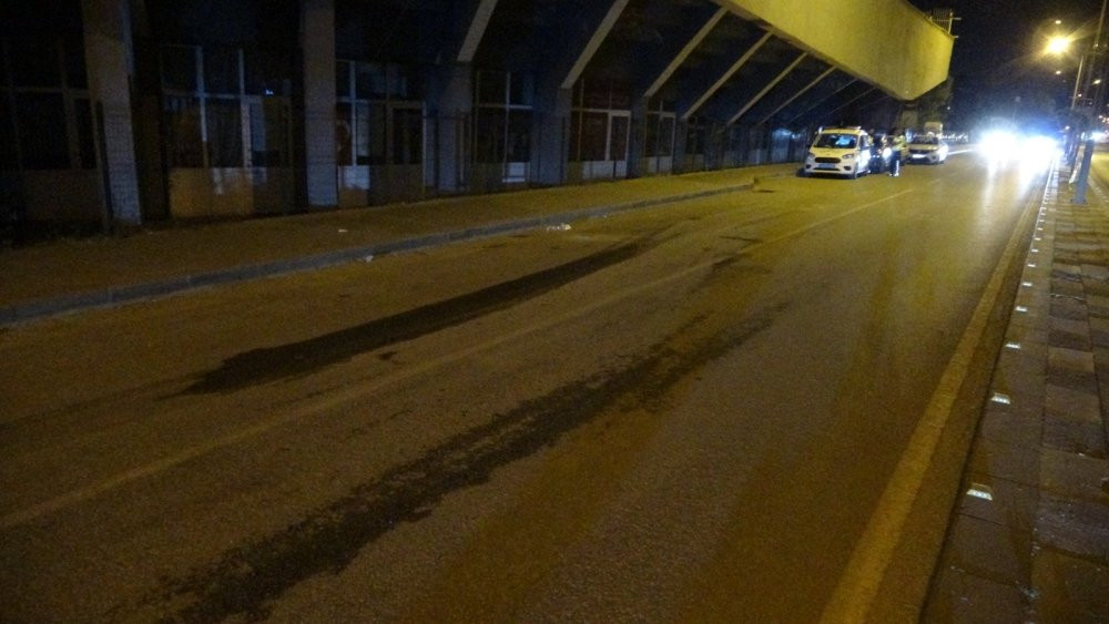 Polis takibinde feci kaza: Üniversiteli genç kızın durumu kritik