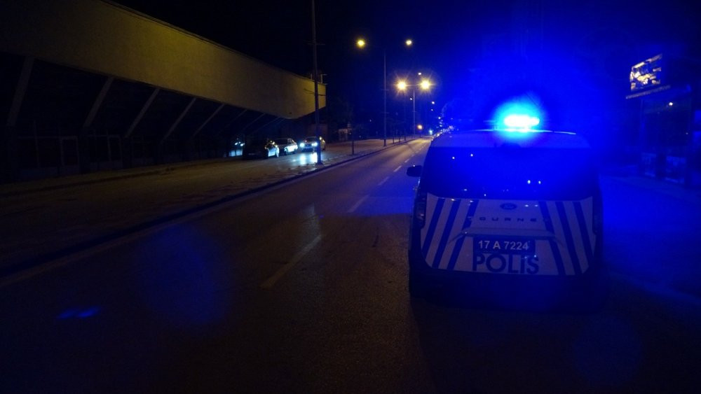 Polis takibinde feci kaza: Üniversiteli genç kızın durumu kritik