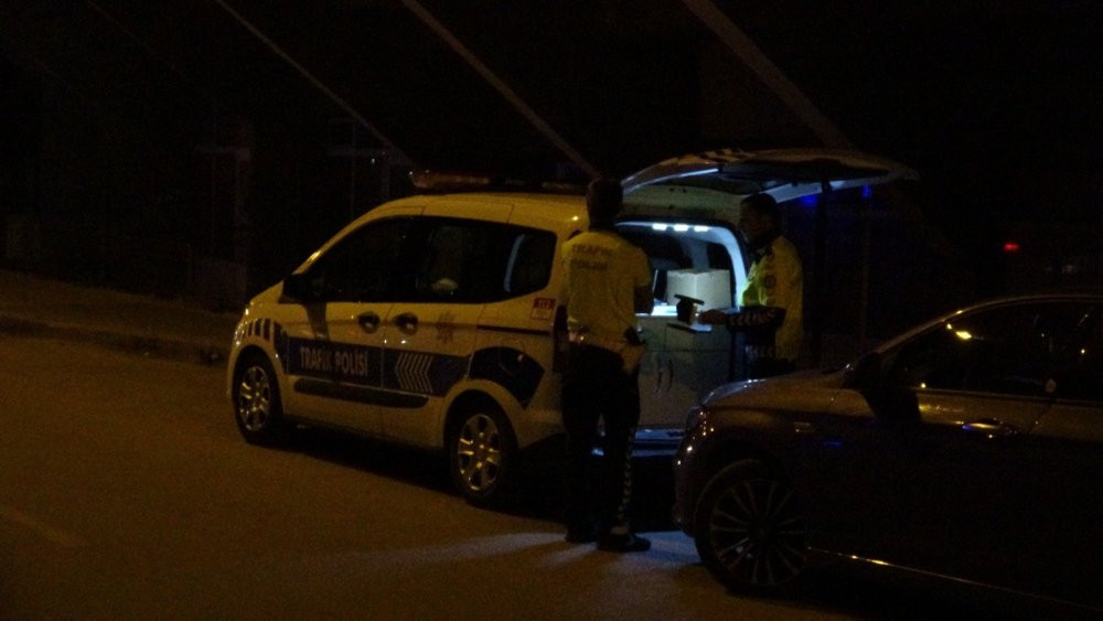 Polis takibinde feci kaza: Üniversiteli genç kızın durumu kritik