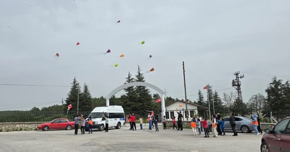 Semaları uçurtma süsledi!
