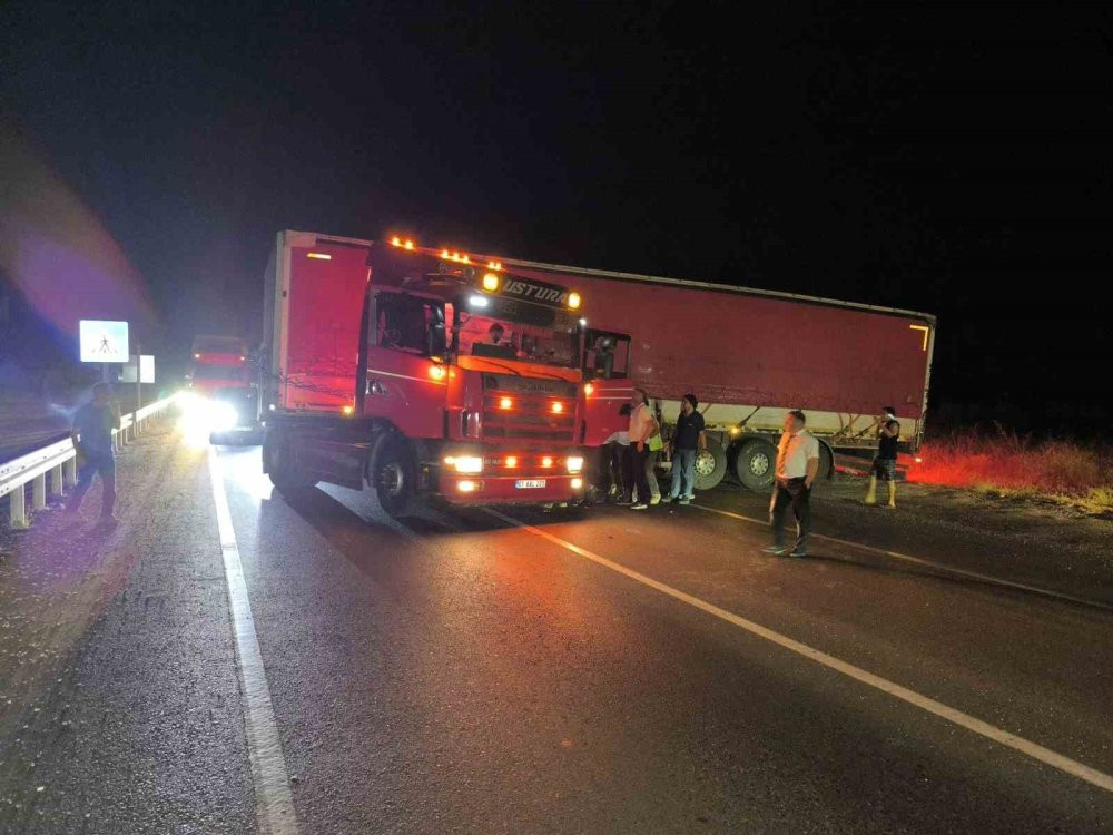 D-400’de TIR faciası! Uzun kuyruklar oluştu