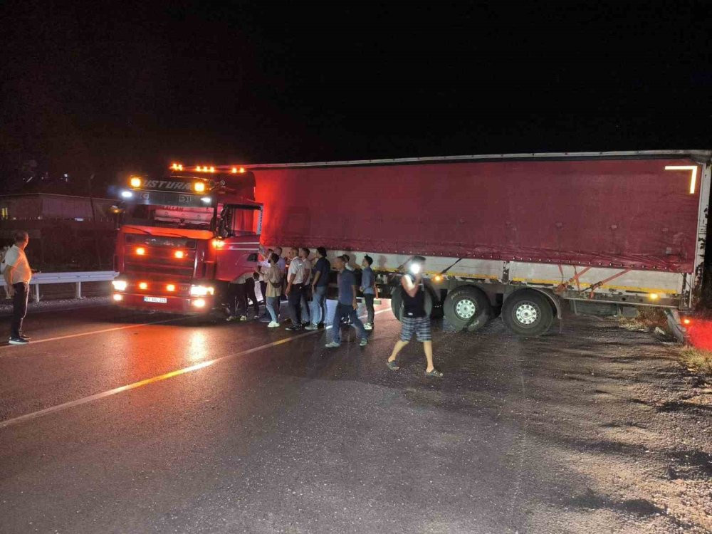 D-400’de TIR faciası! Uzun kuyruklar oluştu