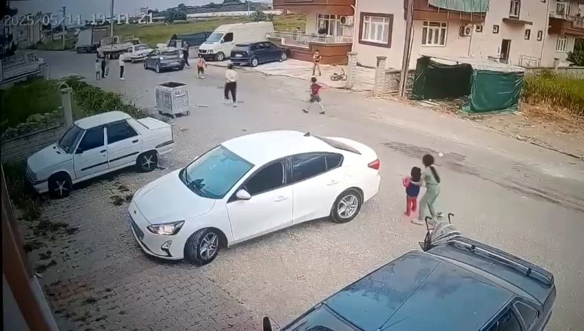 Minik Adnan’ın top aşkı sonu oldu