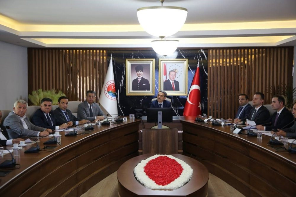 Tarımsal kuraklık masaya yatırıldı! Vali tasarruf çağrısında bulundu