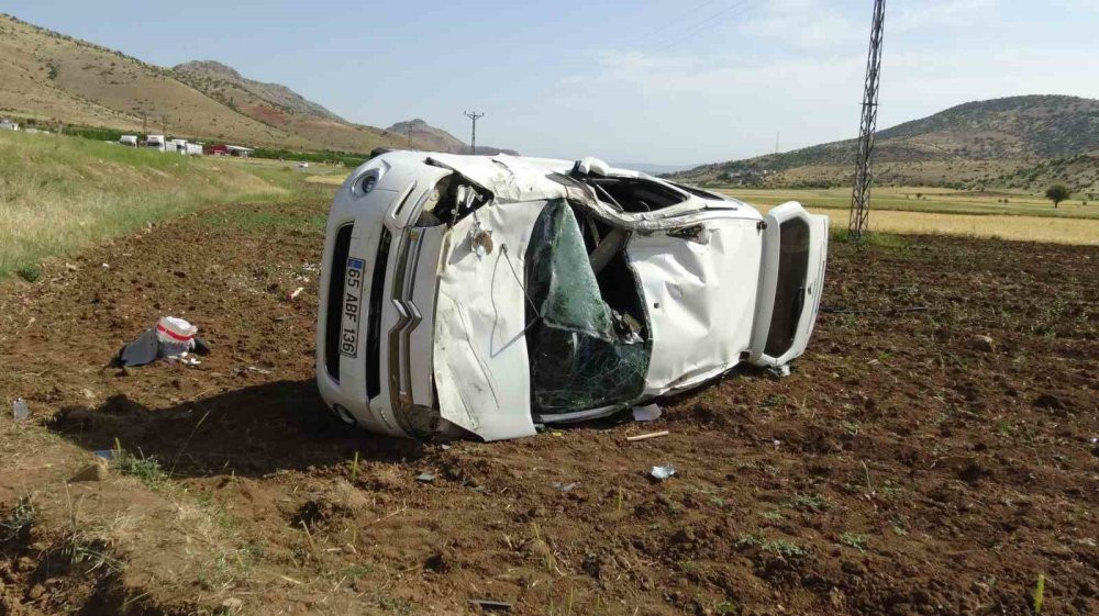 Batman’da feci kaza: Kamyonet takla attı: Ölü ve yaralılar var
